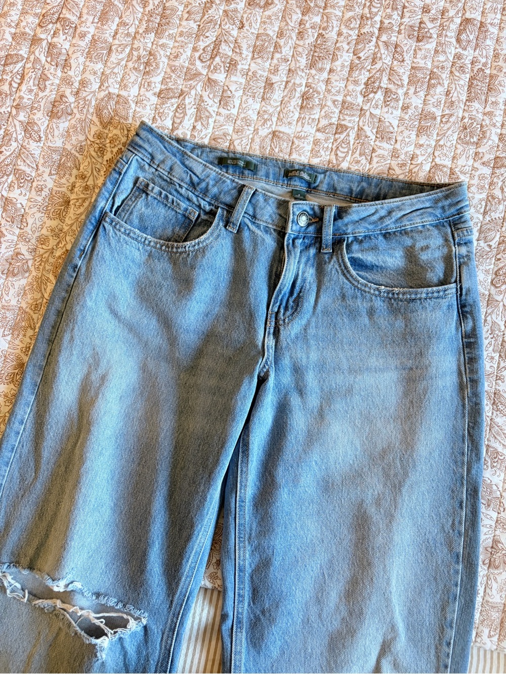 wild fable Medium Wash Low Rise Straight-Fit Women’s Jeans - Size 8